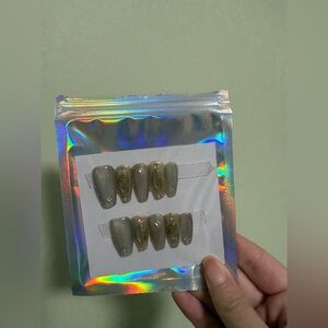 (2/$5)⚠️Beige-Grey Cateye Press-On Nails